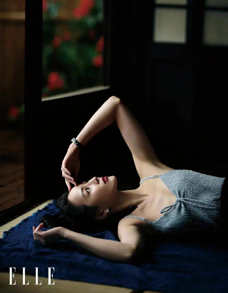 ̨���һ������Ů�ž������������ѩ����ò���޶���